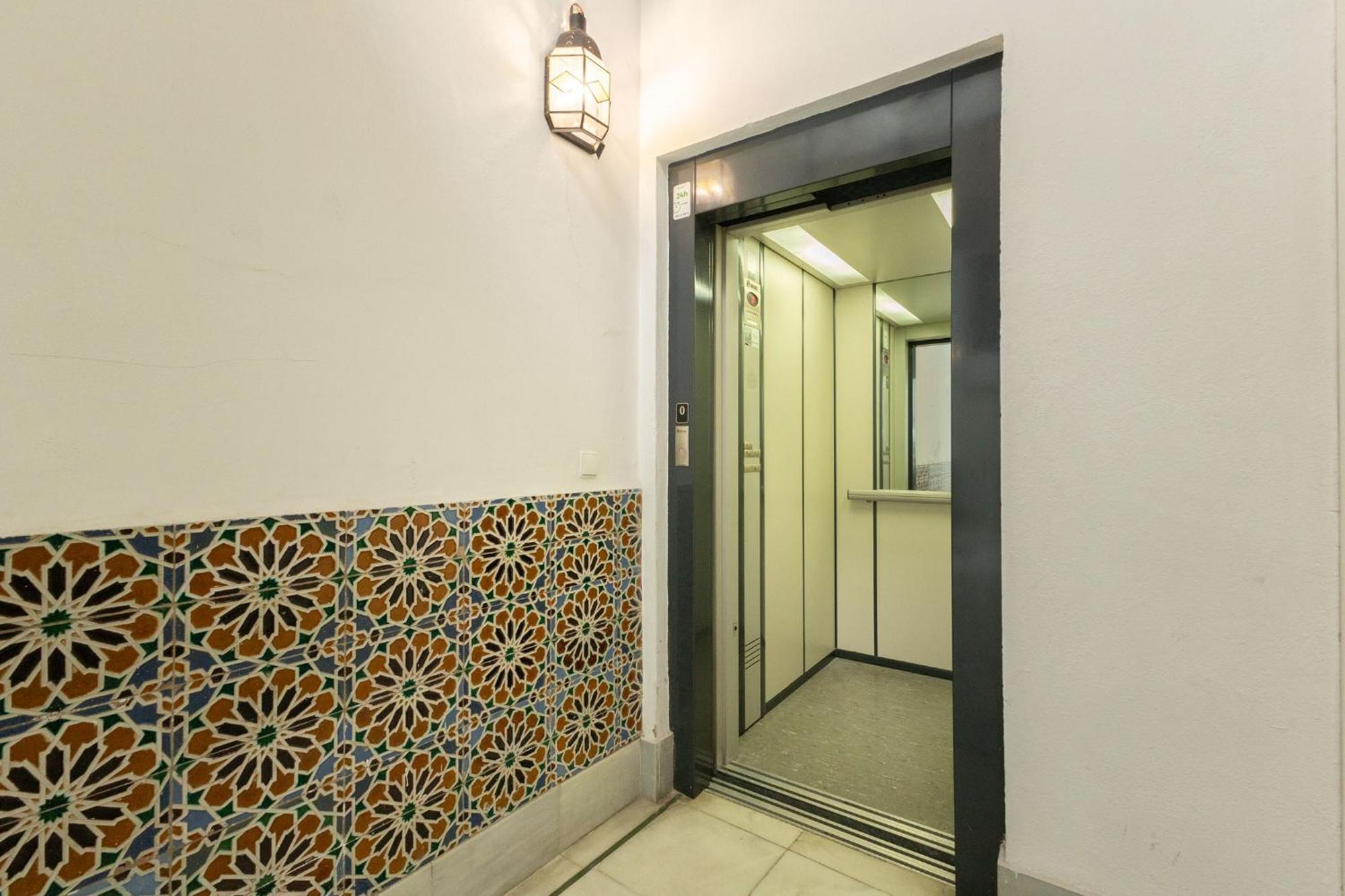 Charming 2 Bedroom Boutique Triplex Apartment With Private Terrace At Seville City Center By Ocityzen ภายนอก รูปภาพ